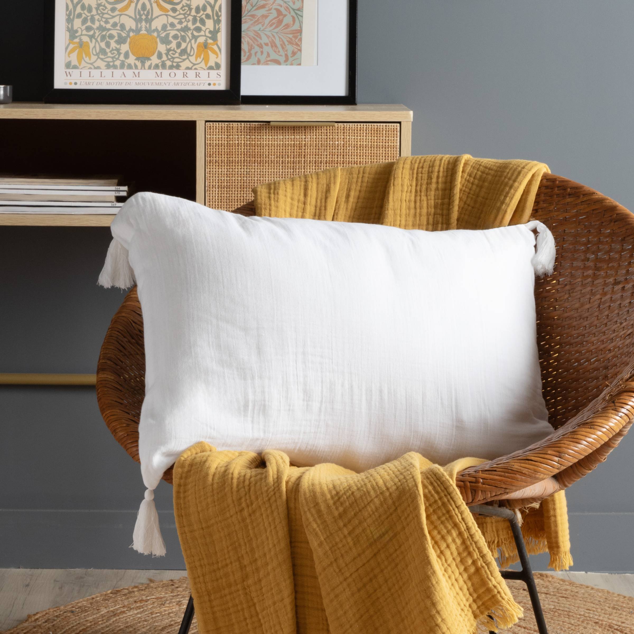 Chantilly muslin cushion