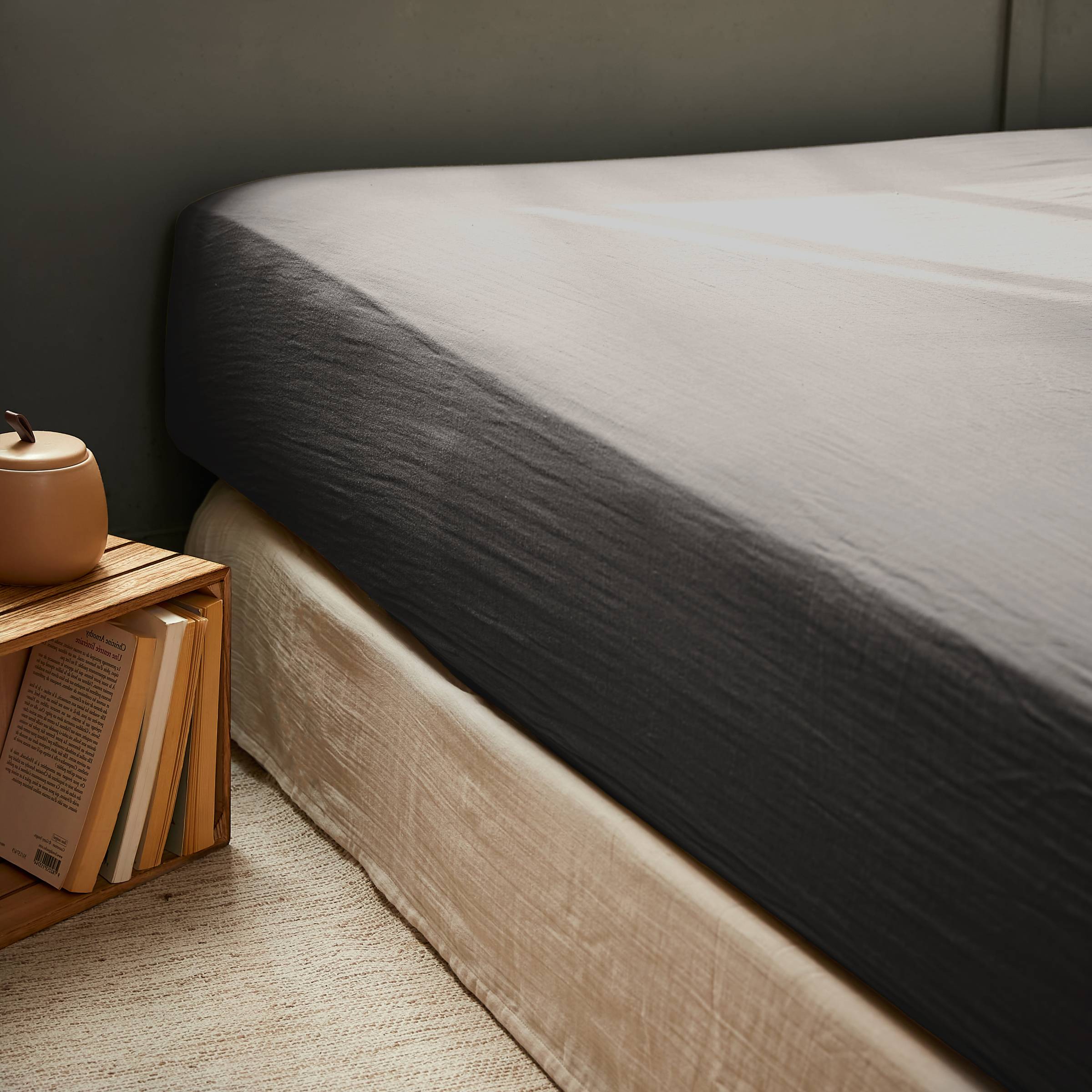 Dark grey muslin fitted sheet