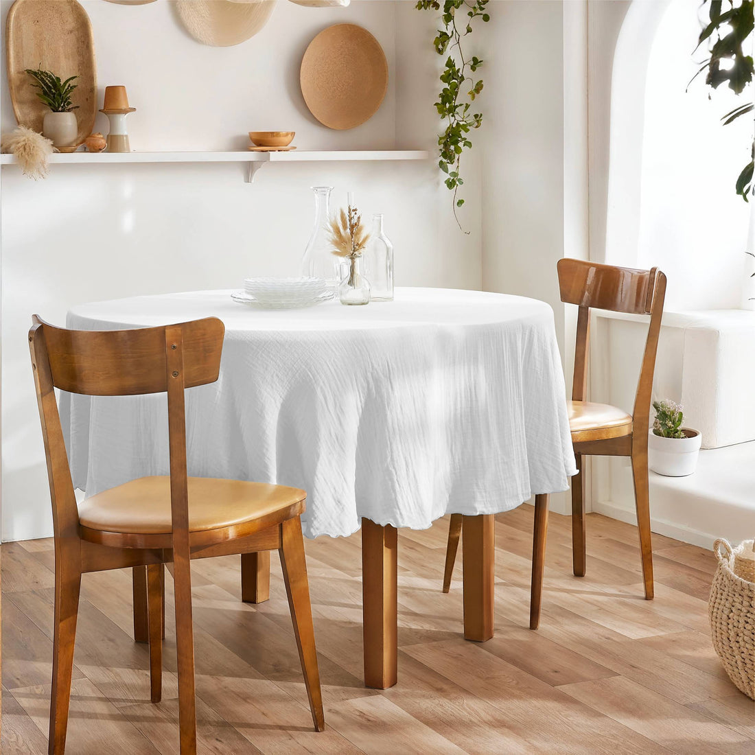 Chantilly round muslin tablecloth