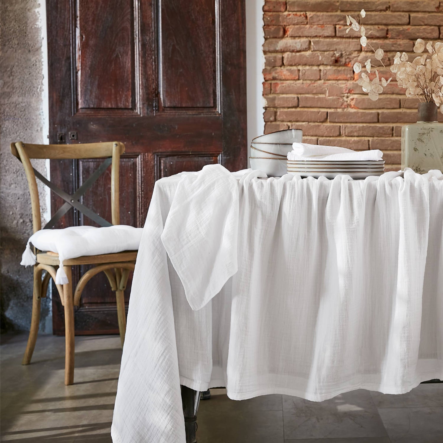 Chantilly rectangular muslin tablecloth