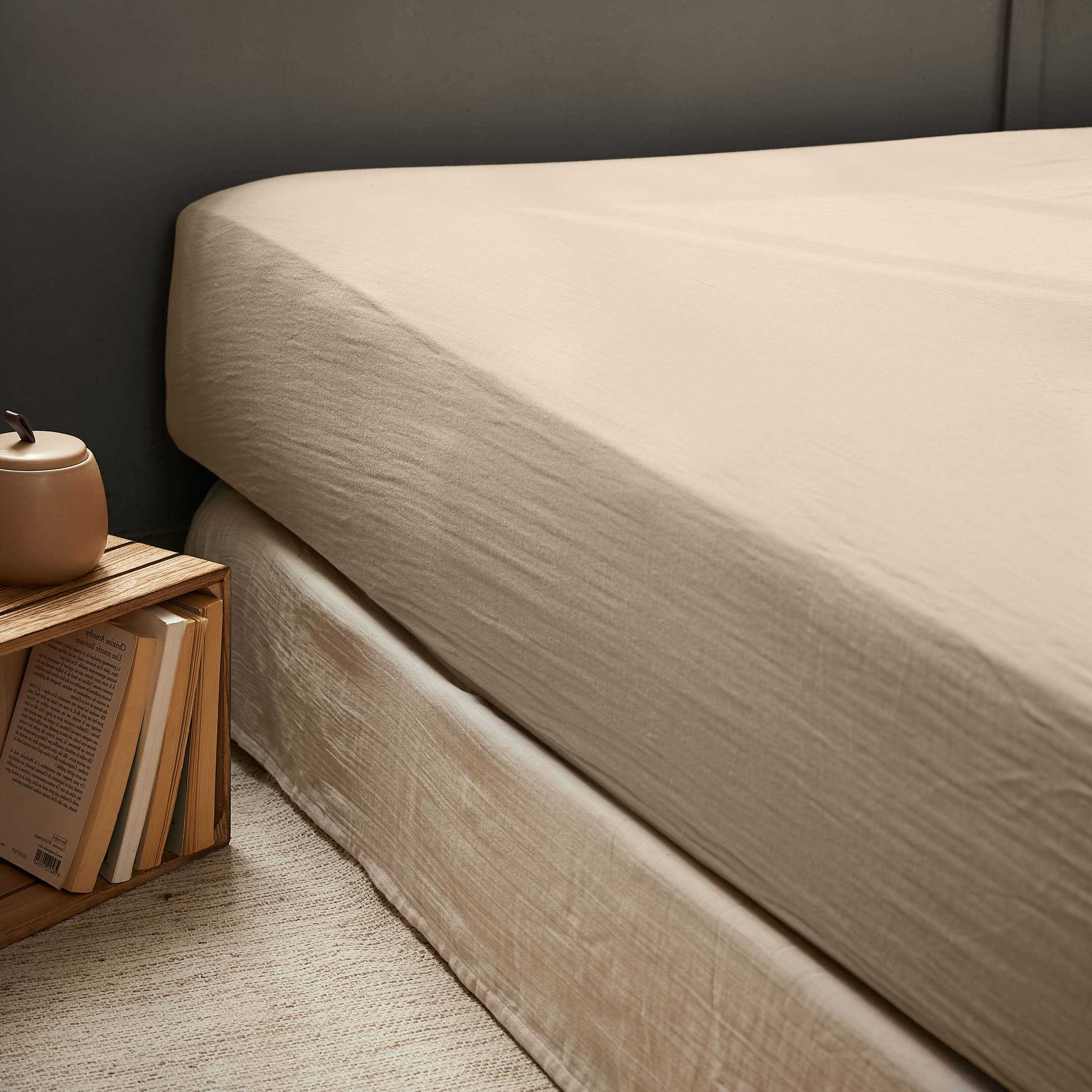 Taupe muslin fitted sheet