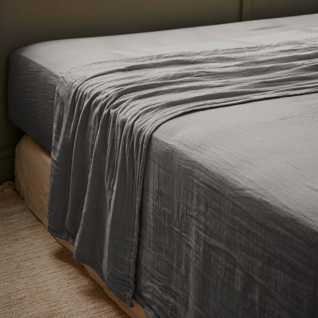 Dark grey muslin flat sheet