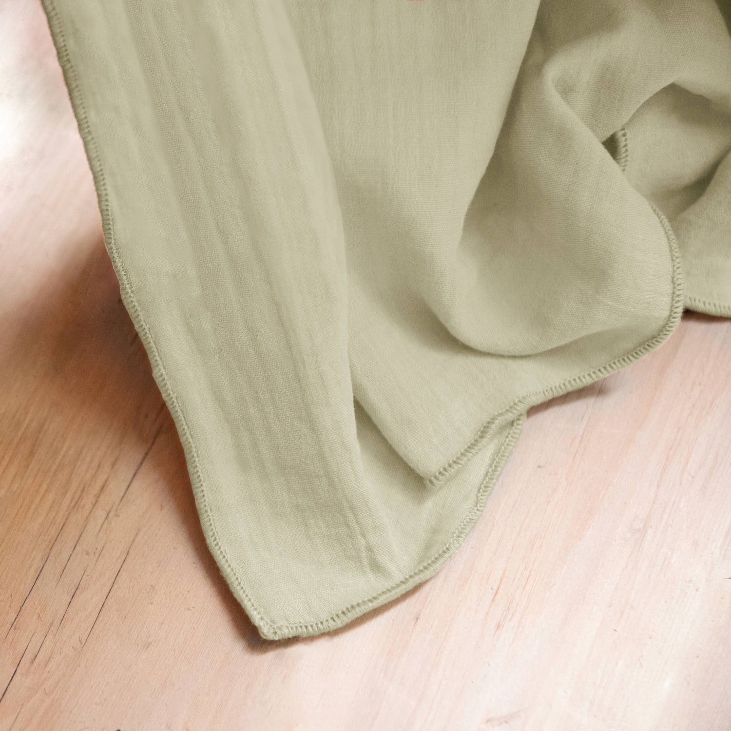 Light green rectangular muslin tablecloth